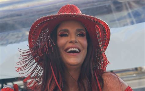 Ivete Sangalo’s Carnaval Extravaganza: A Symphony of Samba and Surprises!